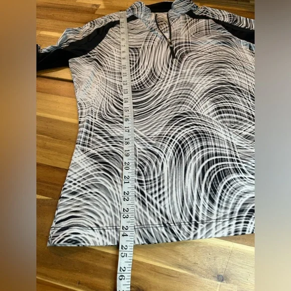 Tail Women’s quarter zip golf top| Size M - Picture 2 of 8